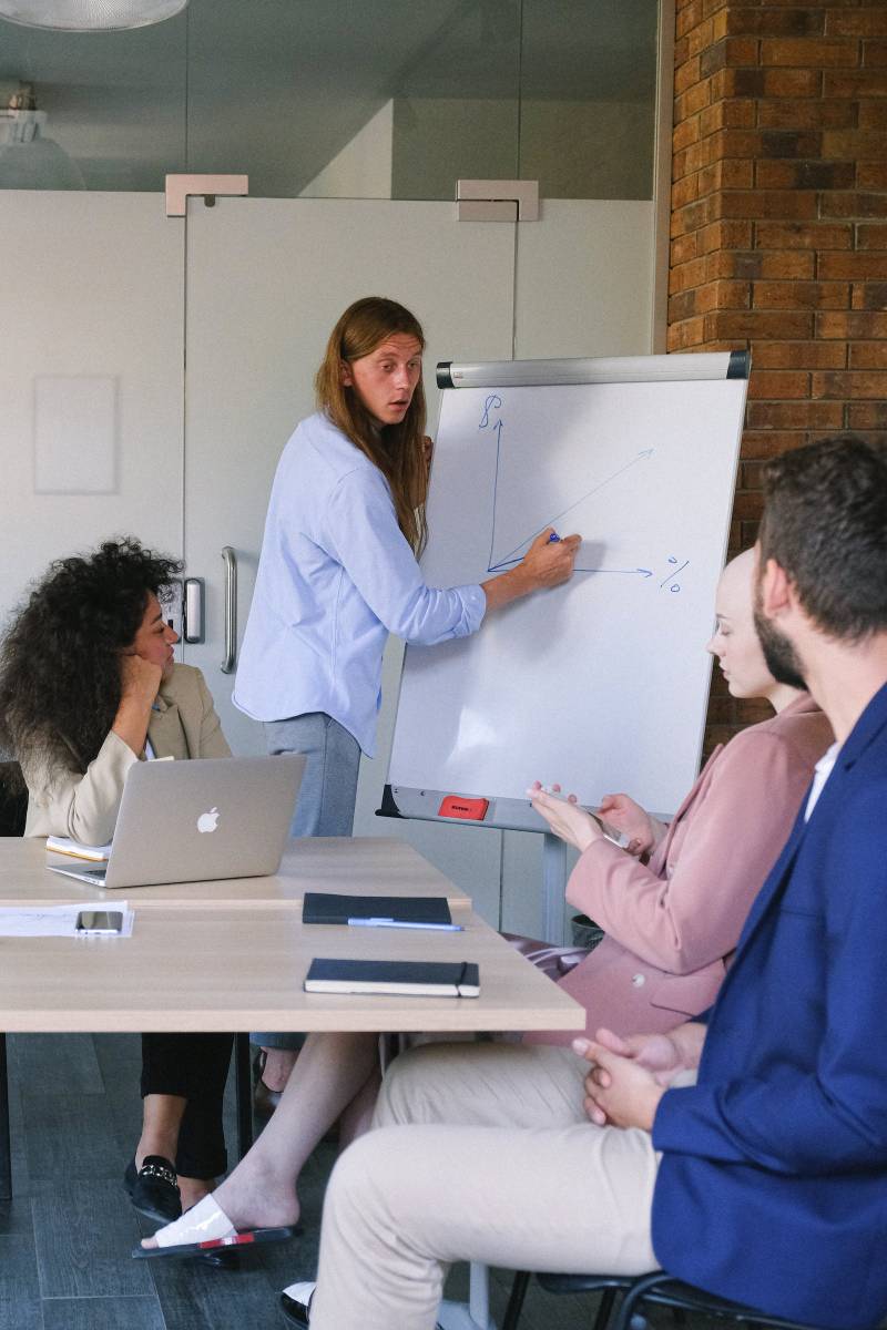 Accompagnement d’une entreprise pour l’analyse comparative avec ses concurrents et son marché à Marseille
